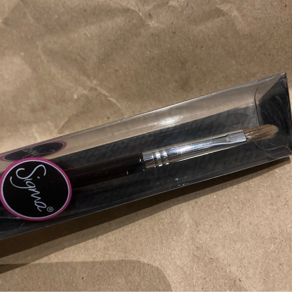 Sigma e46 brush - Picture 2 of 7